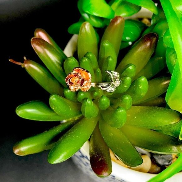 Rose Gold & Silver Floral Ring - Picture 3 of 3